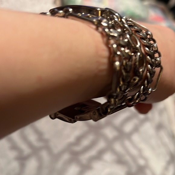 Guess silver chain bracelet watch with silver face! - Picture 7 of 7